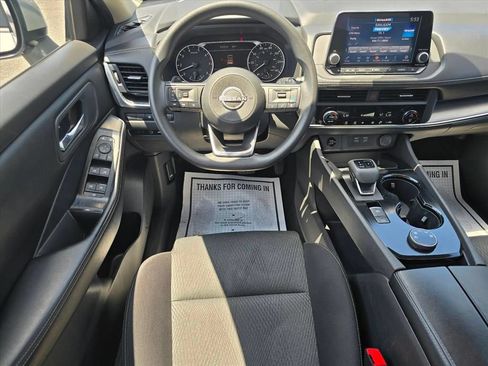 Used 2024 Nissan Rogue SV AWD/4WD image 3