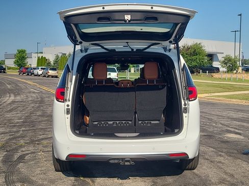 New 2026 Chrysler Pacifica Pinnacle w/ Trailer Tow Group AWD/4WD image 44
