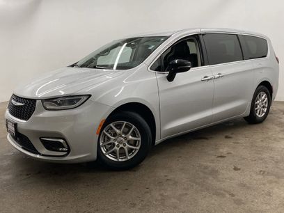 Used 2024 Chrysler Pacifica Touring-L
