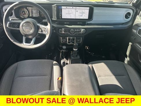 Used 2026 Jeep Wrangler Unlimited Sahara AWD/4WD image 15