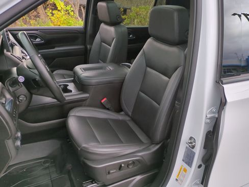 Used 2023 Chevrolet Tahoe Z71 w/ Luxury Package image 19