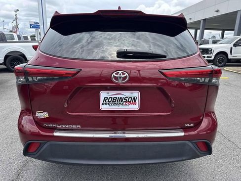 Used 2022 Toyota Highlander XLE FWD image 6