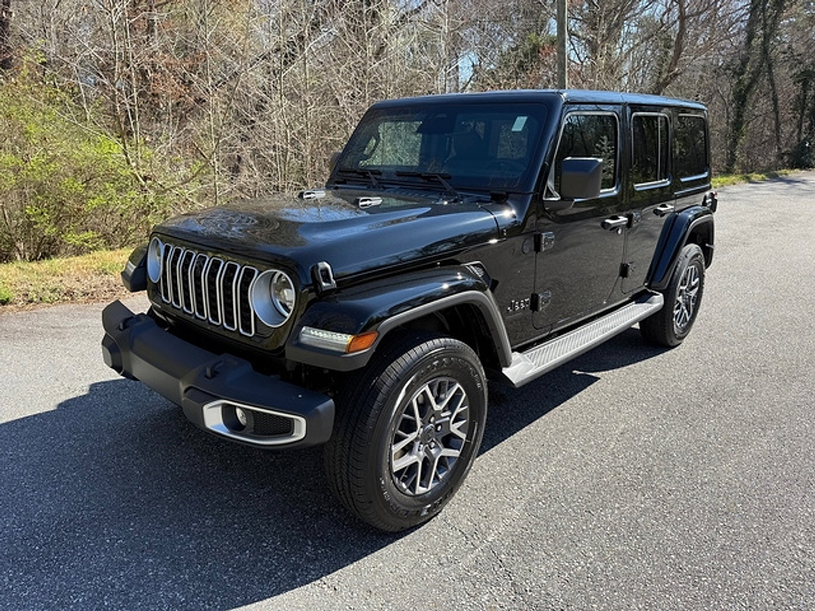 New 2026 Jeep Wrangler Unlimited Sahara AWD/4WD image 3