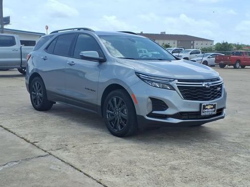 Used 2023 Chevrolet Equinox RS w/ RS Leather Package FWD image 3