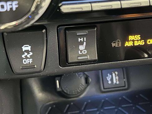 Used 2025 Toyota RAV4 XSE AWD/4WD image 26