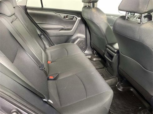 Used 2021 Toyota RAV4 LE image 10
