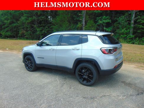Certified 2025 Jeep Compass Latitude w/ Convenience Group AWD/4WD image 5