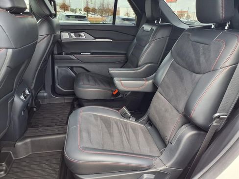 Used 2025 Ford Explorer ST image 23