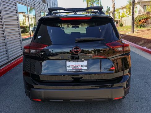 Used 2025 Nissan Rogue SV image 5