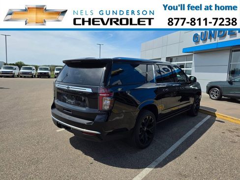 Used 2024 Chevrolet Suburban High Country w/ Advanced Technology Package AWD/4WD image 3