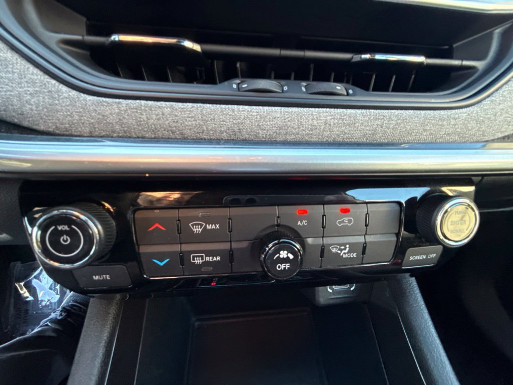 Used 2024 Jeep Compass Latitude AWD/4WD image 24