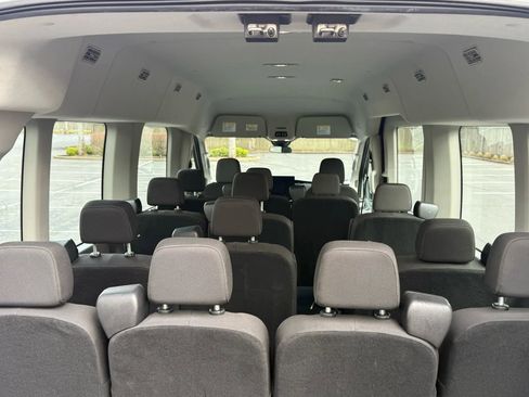Used 2023 Ford Transit 350 XLT image 27