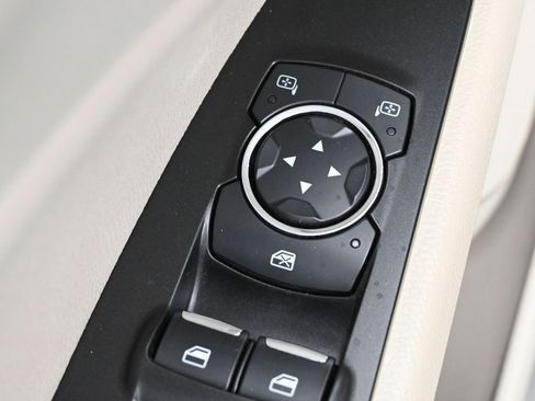 Used 2020 Ford Fusion SEL image 12