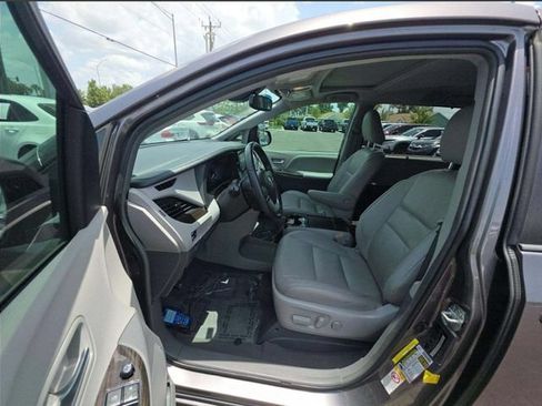 Used 2019 Toyota Sienna XLE FWD image 6