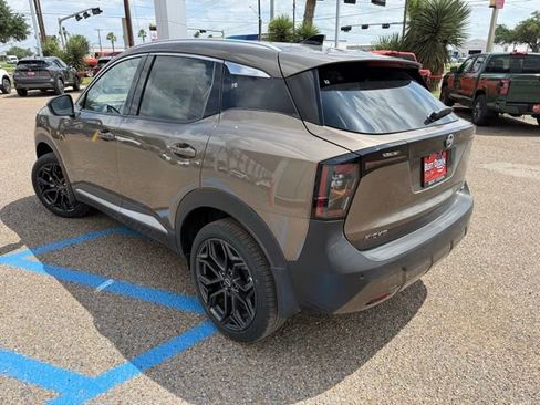 New 2026 Nissan Kicks SR w/ SR Premium Package FWD image 5