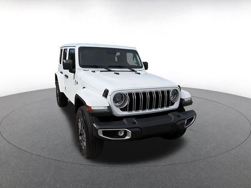 Used 2025 Jeep Wrangler Unlimited Sahara AWD/4WD image 3