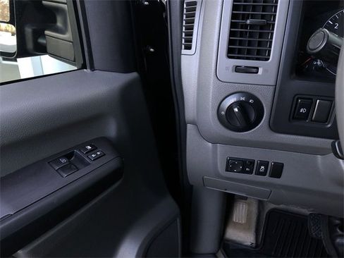 Used 2019 Nissan NV 3500 SL image 21