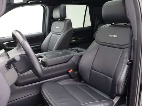 Used 2025 Ford Expedition Platinum w/ Stealth Appearance Package AWD/4WD image 16