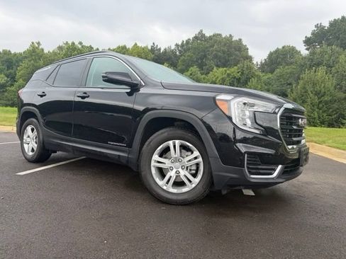 Used 2024 GMC Terrain SLE w/ Driver Convenience Package FWD image 2