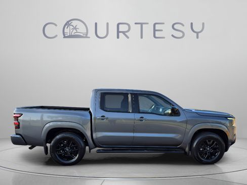 Used 2023 Nissan Frontier SV w/ Midnight Edition Package RWD image 8