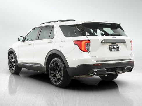 Used 2022 Ford Explorer XLT w/ Equipment Group 202A AWD/4WD image 3