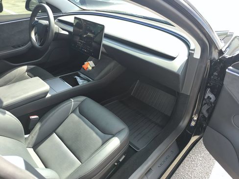Used 2024 Tesla Model 3 Long Range AWD/4WD image 31