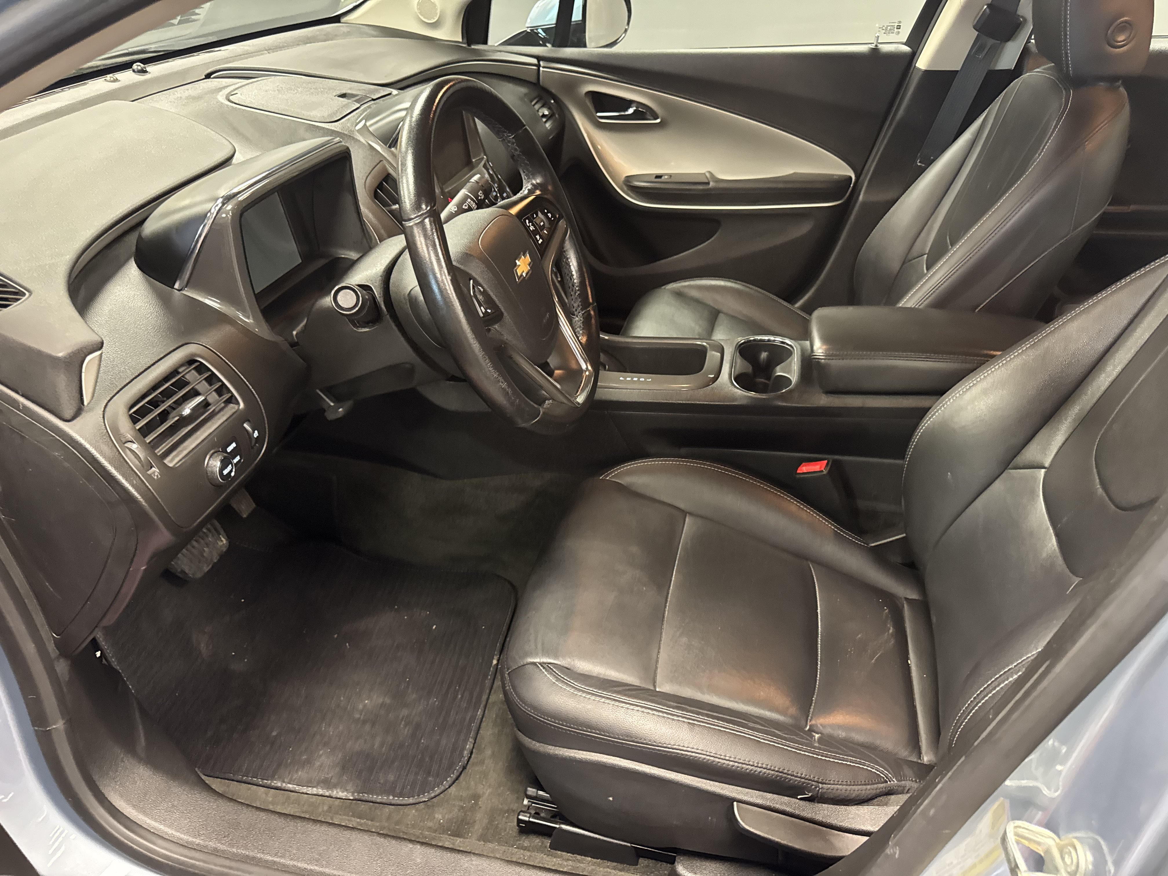 Used 2015 Chevrolet Volt Premium w/ Premium Trim Package FWD image 8