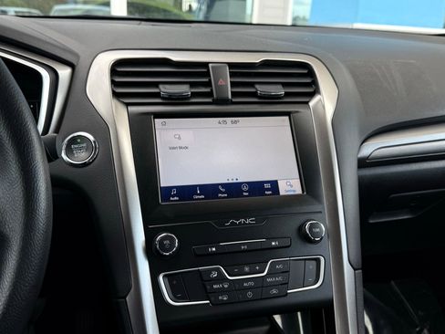 Used 2019 Ford Fusion SE FWD image 34
