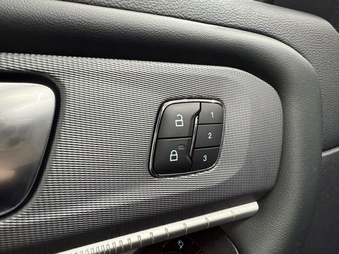 Used 2025 Ford Explorer ST image 15