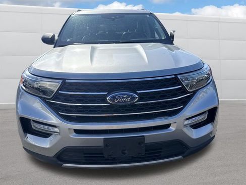 Used 2022 Ford Explorer XLT w/ Equipment Group 202A AWD/4WD image 16