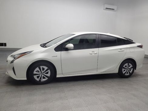 Used 2018 Toyota Prius Four image 2