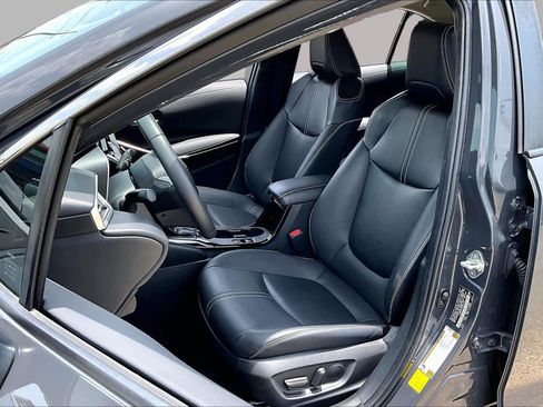Used 2024 Toyota Corolla XLE FWD image 8