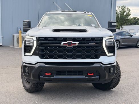 Used 2025 Chevrolet Silverado 2500 ZR2 w/ Technology Package AWD/4WD image 11