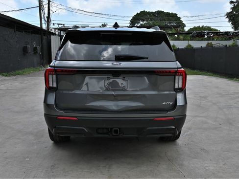 Used 2025 Ford Explorer ST-Line w/ ST-Line Street Pack AWD/4WD image 4
