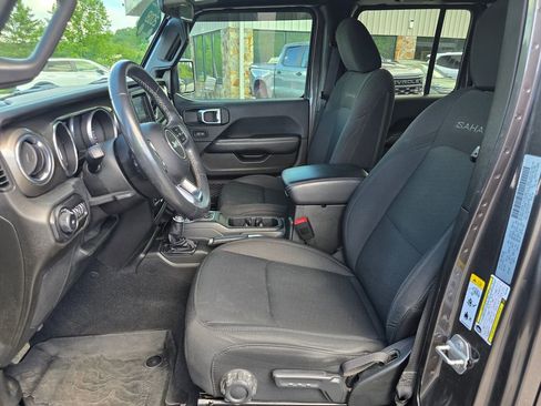 Used 2018 Jeep Wrangler Unlimited Sahara w/ LED Lighting Group AWD/4WD image 4