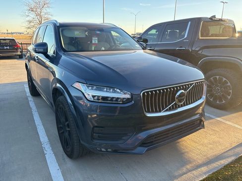 Used 2020 Volvo XC90 T5 Momentum image 2