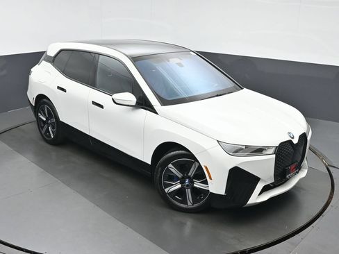 Used 2024 BMW iX xDrive50 w/ Sport Package AWD/4WD image 33