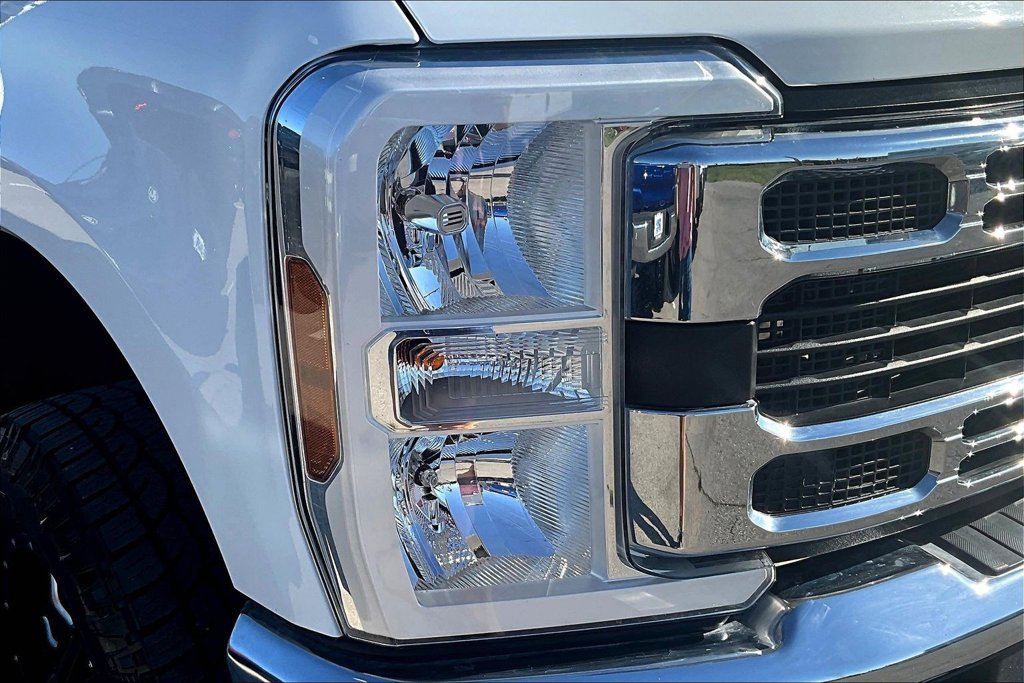 Used 2024 Ford F250 XLT w/ FX4 Off-Road Package AWD/4WD image 32