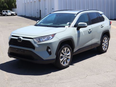 Used 2021 Toyota RAV4 XLE Premium FWD image 5
