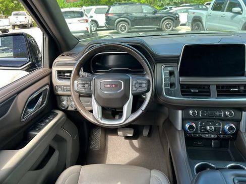 Used 2023 GMC Yukon SLT AWD/4WD image 17