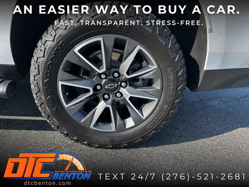 Used 2023 Chevrolet Suburban Z71 w/ Luxury Package AWD/4WD image 38