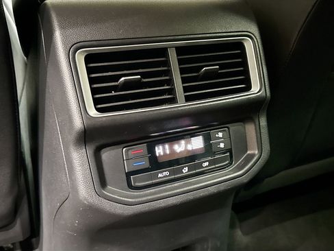 Used 2025 Volkswagen Atlas SE AWD/4WD image 26