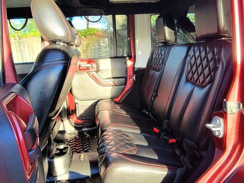 Used 2017 Jeep Wrangler Unlimited Sahara image 7