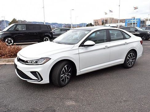 New 2026 Volkswagen Jetta SE image 3