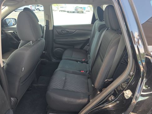 Used 2020 Nissan Rogue S FWD image 4