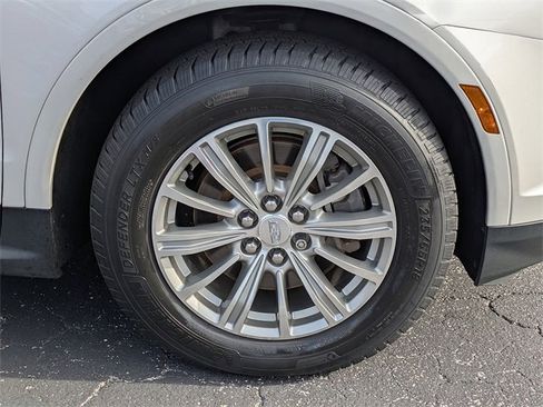 Used 2018 Cadillac XT5 Luxury w/ Driver Awareness Package image 11