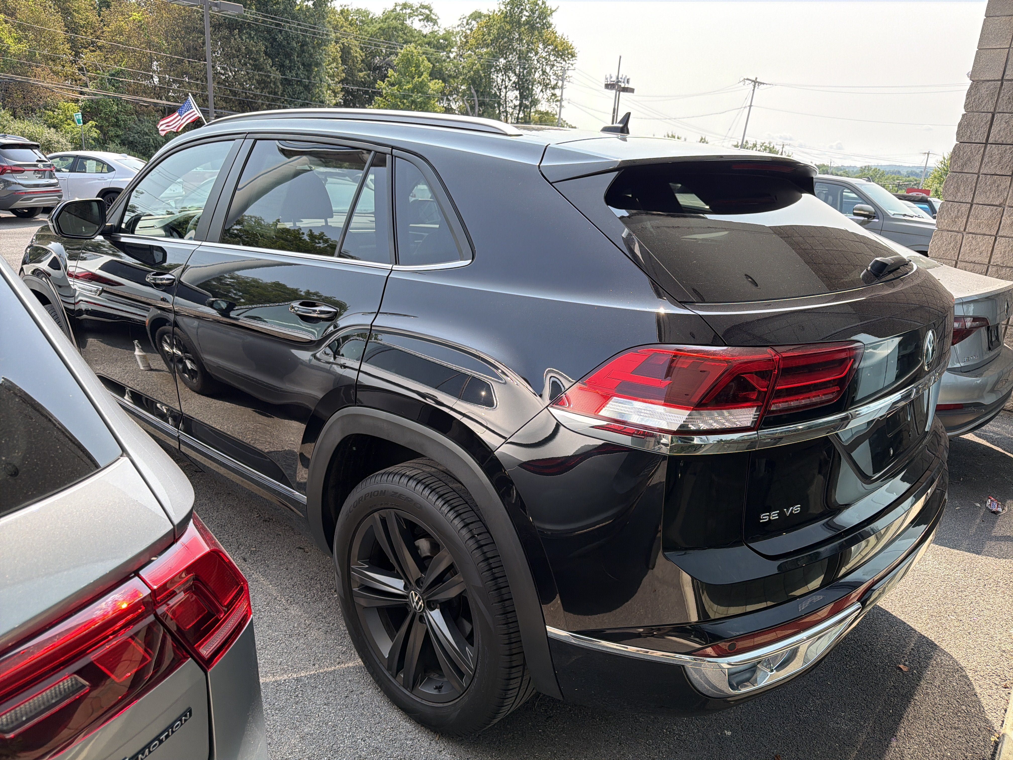 Used 2021 Volkswagen Atlas Cross Sport SE AWD/4WD image 5