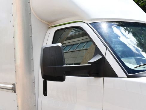 Used 2017 GMC Savana 4500 image 16