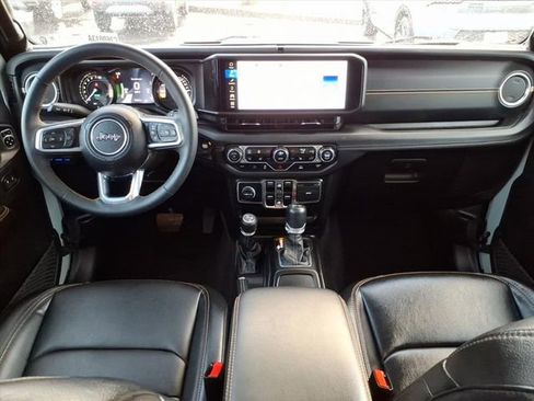 Used 2024 Jeep Wrangler Unlimited Sahara image 17