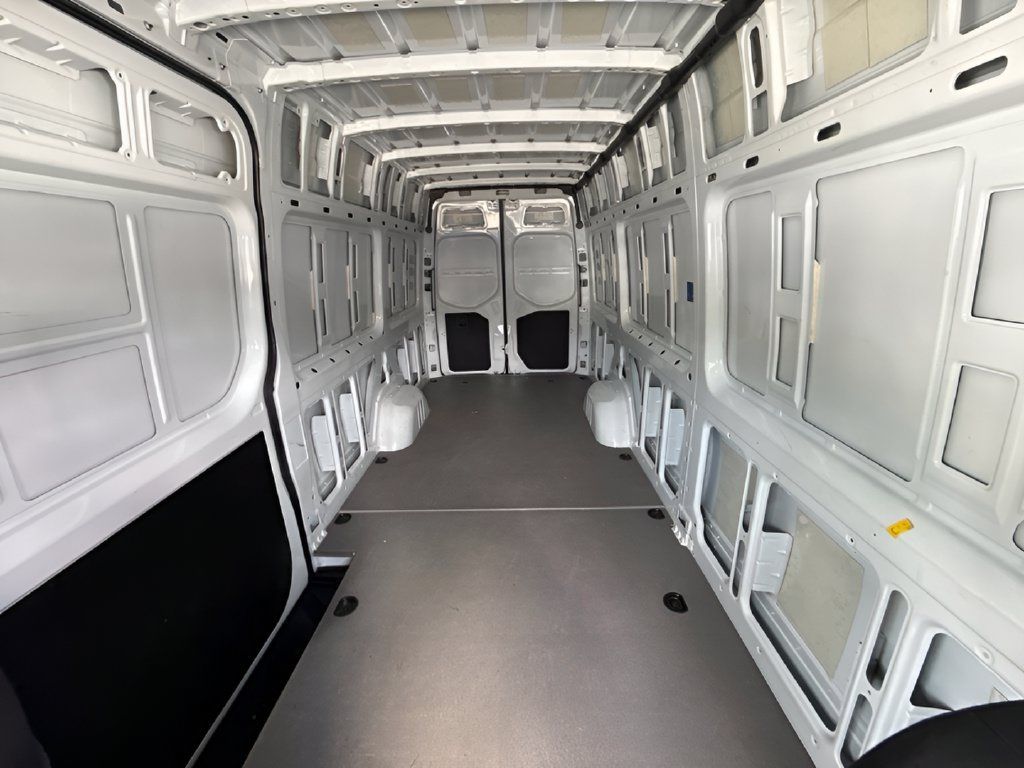 Used 2025 Mercedes-Benz Sprinter 2500 image 11